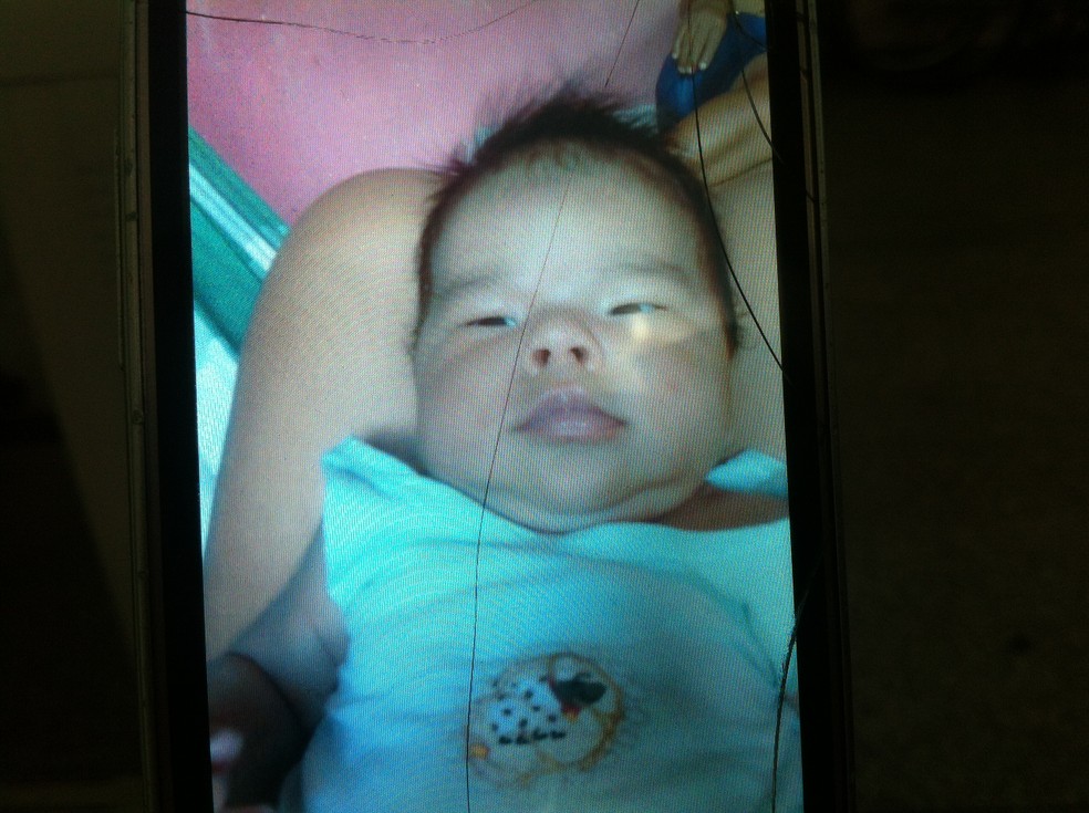 Bebê foi esfaqueado no pescoço e no peito; ele foi levado para hospital, mas não resistiu (Foto: Reprodução/Arquivo Pessoal)