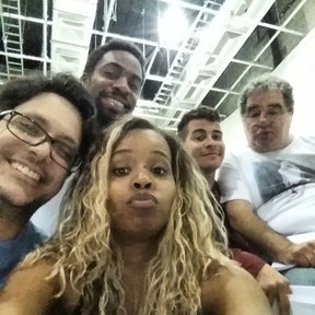 Lúcio Mauro Filho, Roberta Rodrigues, Lázaro Ramos, Thiago Martins e Otávio Augusto em ensaio de filme (Foto: Instagram/ Reprodução)