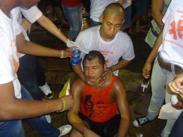 2.500 voluntários trabalham com atendimentos de saúde durante o Círio (Foto: Gustavo Pêna/ G1) 2.500 voluntários trabalham com atendimentos de saúde durante o Círio (Foto: Gustavo Pêna/ G1)