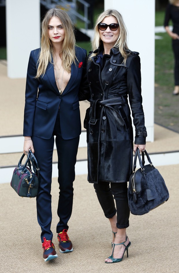 [MODA] - Cara Delevingne e Kate Moss assistem a desfile da Burberry Prorsum (Foto: Reuters)