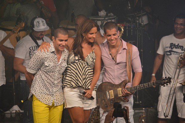 Ivete Sangalo em show da banda Oito7Nove4 em Salvador, na Bahia (Foto: Felipe Souto Maior/ Ag. News)