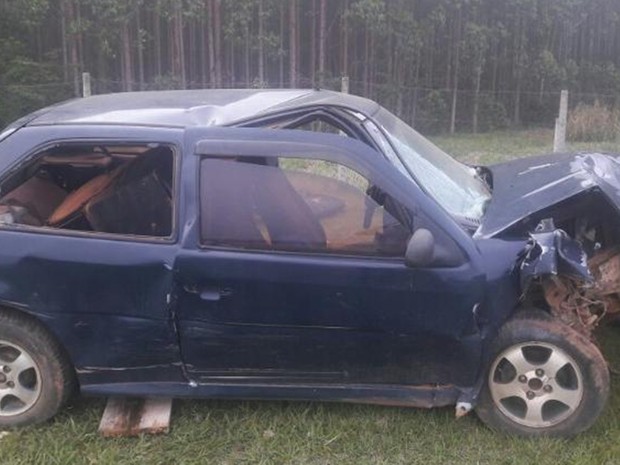 Segundo a Polícia Rodoviária, sete pessoas ficaram feridas após acidente (Foto: Divulgação/Polícia Militar Rodoviária)
