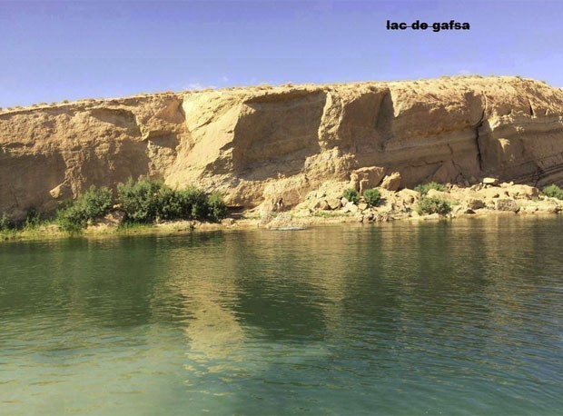 Lago misterioso apareceu no deserto da Tunísia há três semanas (Foto: Reprodução/Facebook/LAC de GAFSA)