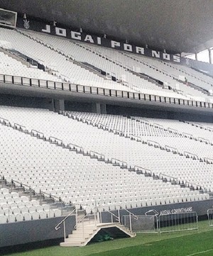 Timão instala painel de LED em borda de arquibancada da arena