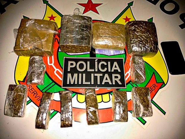 PM apreende droga e um menor no interior do AC (Foto: Divulgação/Polícia Militar)