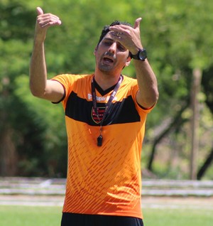 Athirson, técnico do Flamengo-PI (Foto: Abdias Bideh/GloboEsporte.com) Athirson, técnico do Flamengo-PI (Foto: Abdias Bideh/GloboEsporte.com)
