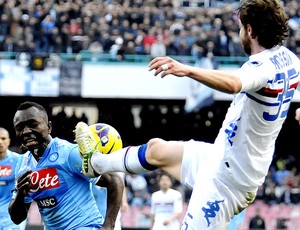 Jonathan Rossini sampdoria Pablo armero napoli - Agência AP (Foto: Agência AP)