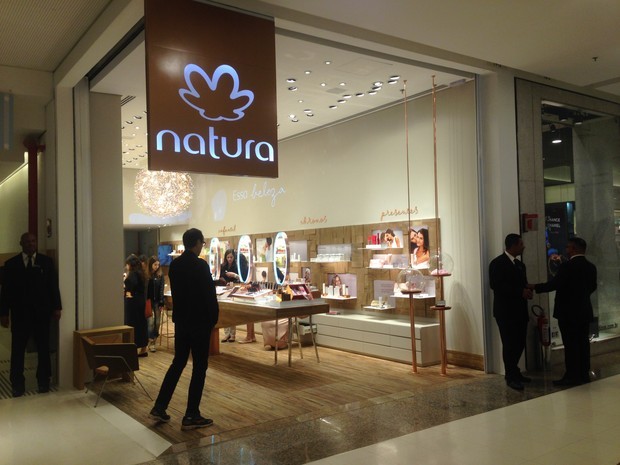 G1 - Natura inaugura sua primeira loja física no Brasil - notícias