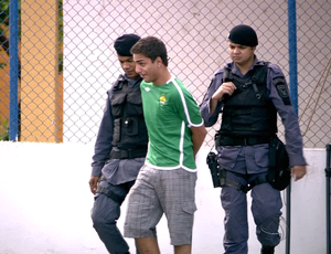 Torcedor preso no jogo entre Cuiabá e Mato Grosso pela semifinal do Mato-grossense (Foto: Reprodução/TVCA)