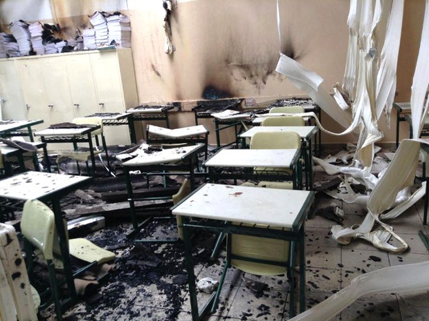 Sala ficou destruída após incêndio em escola da Vila Machado, em Jacareí. (Foto: Reprodução/TV Vanguarda)