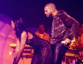Rihanna e Drake em show em Miami, nos Estados Unidos (Foto: Grosby Group/ Agência)