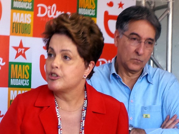 Dilma Rousseff fala a jornalistas ao lado de Fernando Pimentel, candidato ao governo de Minas Gerais (Foto: Raquel Freitas/G1)