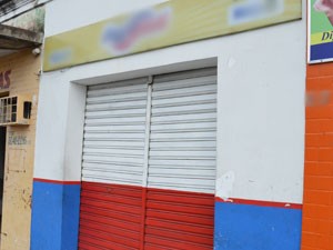 Bandidos entraram pelo teto da agência e arrombaram cofre, segundo polícia (Foto: Walter Paparazzo/G1)