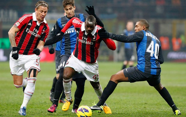 Mario Balotelli, Inter de Milão x Milan (Foto: Reuters)