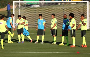 [COPA 2014] Com centenas em volta, Seleção faz treino barulhento na Comary
