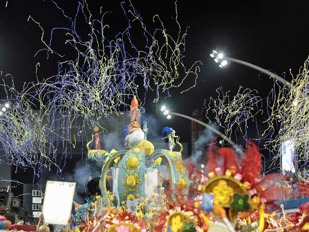 Carro faz referência ao carnaval nordestino (Foto: Ardilhes Moreira/G1)