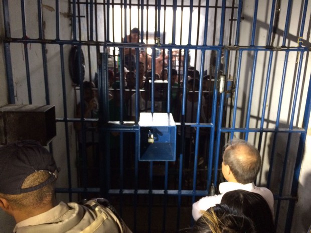 Presos em cela da Casa de Prisão Provisória de Palmas (Foto: Cassiano Rolim/TV Anhanguera)