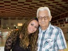 Viviane Araújo participa de campanha de doação com o pai