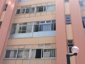 Apartamentos para alugar no circuito do carnaval em Salvador (Foto: Henrique Mendes/G1)