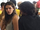 Bruna Marquezine e Marlon Teixeira são flagrados juntos em aeroporto