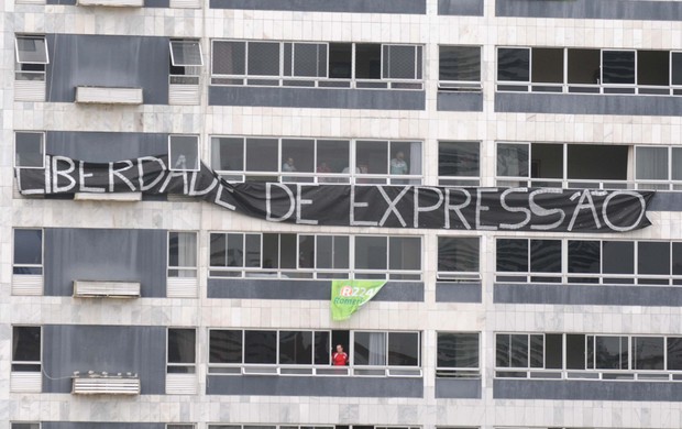 Protesto contra o Náutico e CBF nos Aflitos (Foto: Aldo Carneiro/Pernambuco Press)