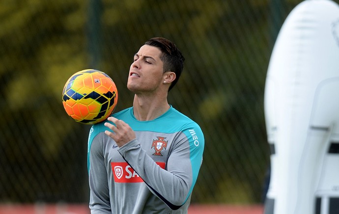 treino Portugal Cristiano Ronaldo (Foto: AFP)