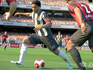 Imagem mostra Ronaldinho Gaúcho atuando pelo Atlético-MG; Konami ainda não confirmou quais times brasileiros estarão no jogo (Foto: Divulgação/Konami)