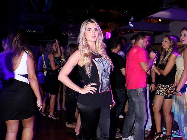 Ex-BBB Aline Gotschalg em festa no Rio (Foto: Marcos Serra Lima/ EGO)