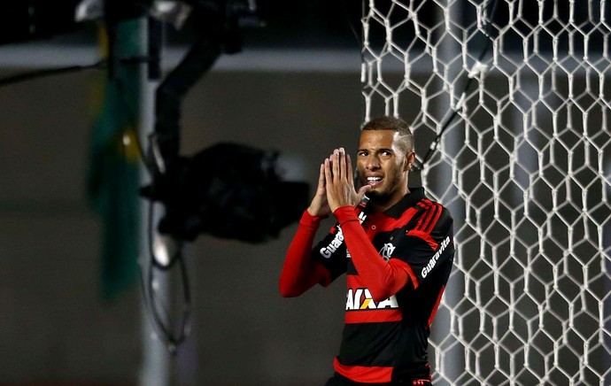 Paulinho Flamengo e santos Morumbi (Foto: Marcos Ribolli / Globoesporte.com) Paulinho Flamengo e santos Morumbi (Foto: Marcos Ribolli / Globoesporte.com)