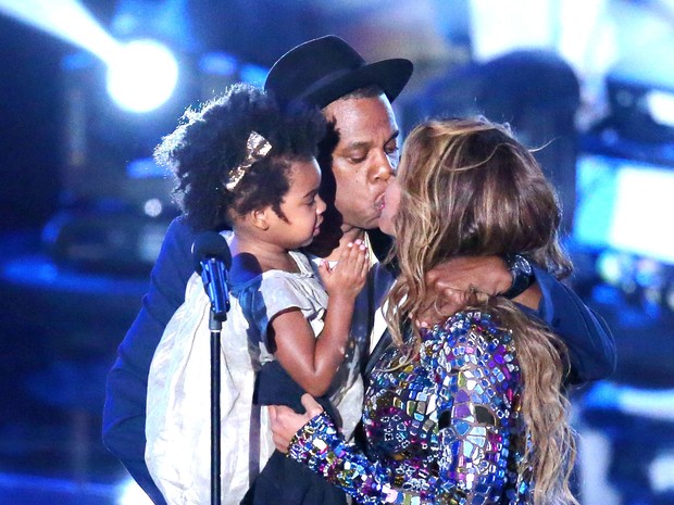 Beyoncé com Jay-Z e a filha, Blue Ivy, no VMA, em Los Angeles, nos Estados Unidos (Foto: Mark Davis/ Getty Images/ AFP)
