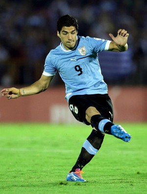 Luis Suárez passa por cirurgia no joelho e vira dúvida para a Copa globoesporte com