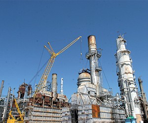 ATROPELO A refinaria  de Pasadena,  no Texas. Uma auditoria diz  que a Petrobras desrespeitou  a regra para  fazer serviços  na unidade   (Foto: Richard Carson/Petrobras)