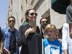 Angelina Jolie e filha visitam refugiados na Turquia