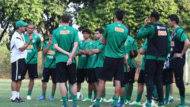 Marquinhos Santos conversa com o elenco do Coritiba (Foto: Divulgação / Site oficial do Coritiba)
