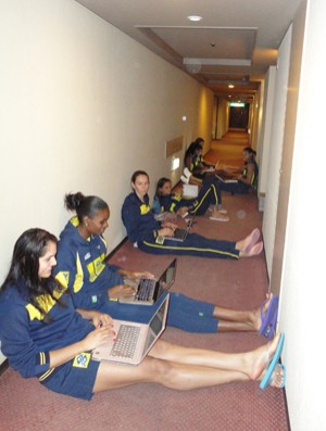 volei natalia jogadoras seleção brasil corredor internet (Foto: Globoesporte.com)