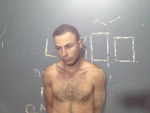 Cledson Costa da Silva, de 24 anos, é suspeito de tentar matar a ex-esposa com 25 facadas (Foto: Vanísia Nery/G1)