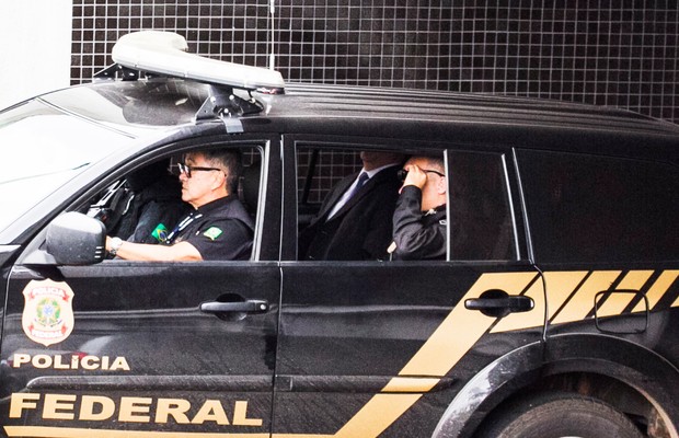 O presidente da Camargo Corrêa, Dalton Avancini, deixou a sede da Polícia Federal em Curitiba nesta segunda-feira (30) (Foto: Paulo Lisboa / Brazil Photo Press / Ag. O Globo)