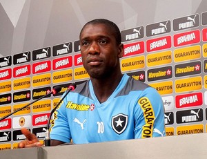 Seedorf botafogo coletiva (Foto: Thales Soares)