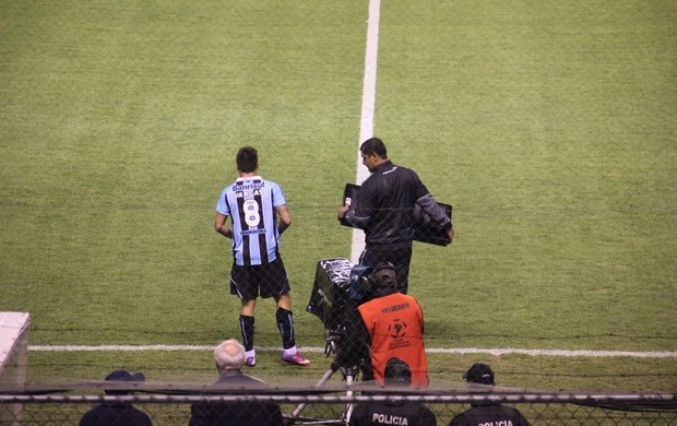 Vargas teve atuação aprovada no Grêmio (Foto: Robson Stefani/RBS TV)