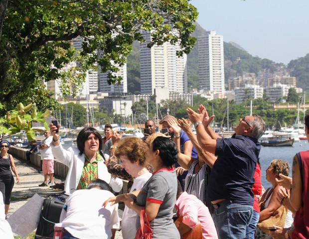 Fãs prestam homenagem a Roberto Carlos (Foto: JC Pereira e Daniel Delmiro/ AGNEWS)