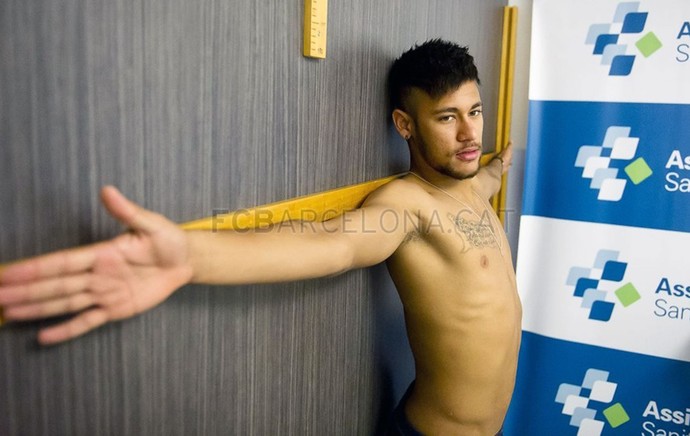 Neymar exames médicos do Barcelona (Foto: Víctor Salgado / Site Oficial do Barcelona)