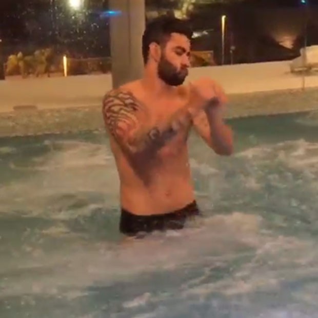 Ego De Sunga Gusttavo Lima Faz Dancinha Sensual Em Piscina Noticias De Sertanejo