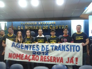 Aprovados em concurso para agentes de trânsito cobram nomeação (Foto: Carolina Sanches/G1)