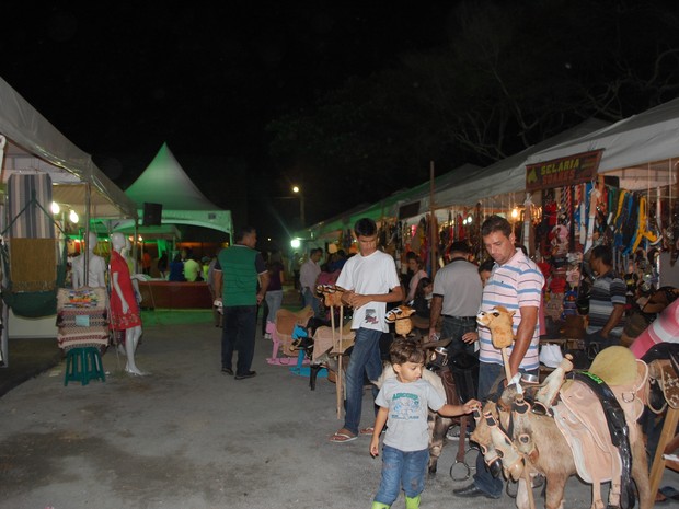 Feira com produtos artesanais e agrários atrai visitantes (Foto: Arquivo BBCOM)