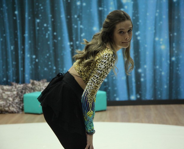 A atriz está animada com a coreografia (Foto: Camila Camacho/ TV Globo)