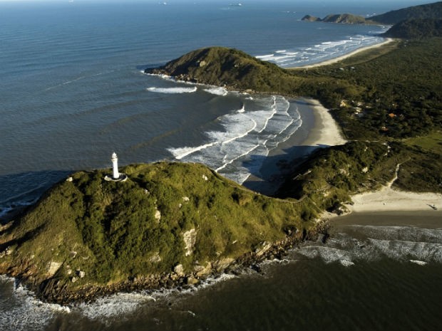 Ilha do Mel é um dos principais pontos turísticos do litoral do Paraná (Foto: Divulgação )
