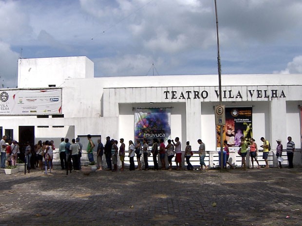 fila ingressos arquibancada (Foto: Reprodução/TV Bahia)