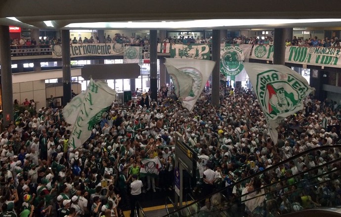 Embarque Palmeiras Congonhas (Foto: Tossiro Neto)