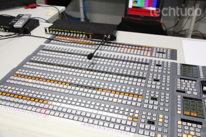 Mesa de controle das transmissões 4K (Foto: TechTudo/ Taysa Coelho)