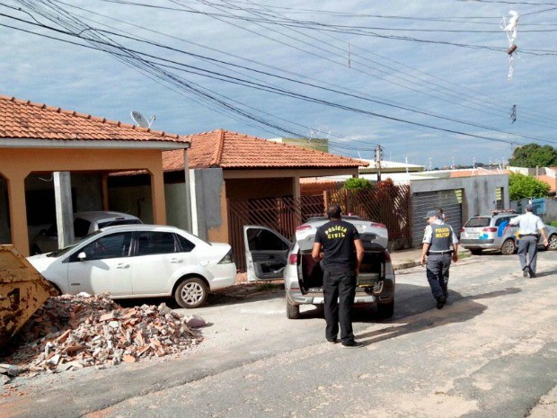 Mandados foram cumpridos em residncias de servidores e despachantes (Foto: Assessoria/ Polcia Civil-MT)